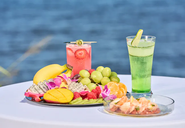 Snacks y jugos naturales.