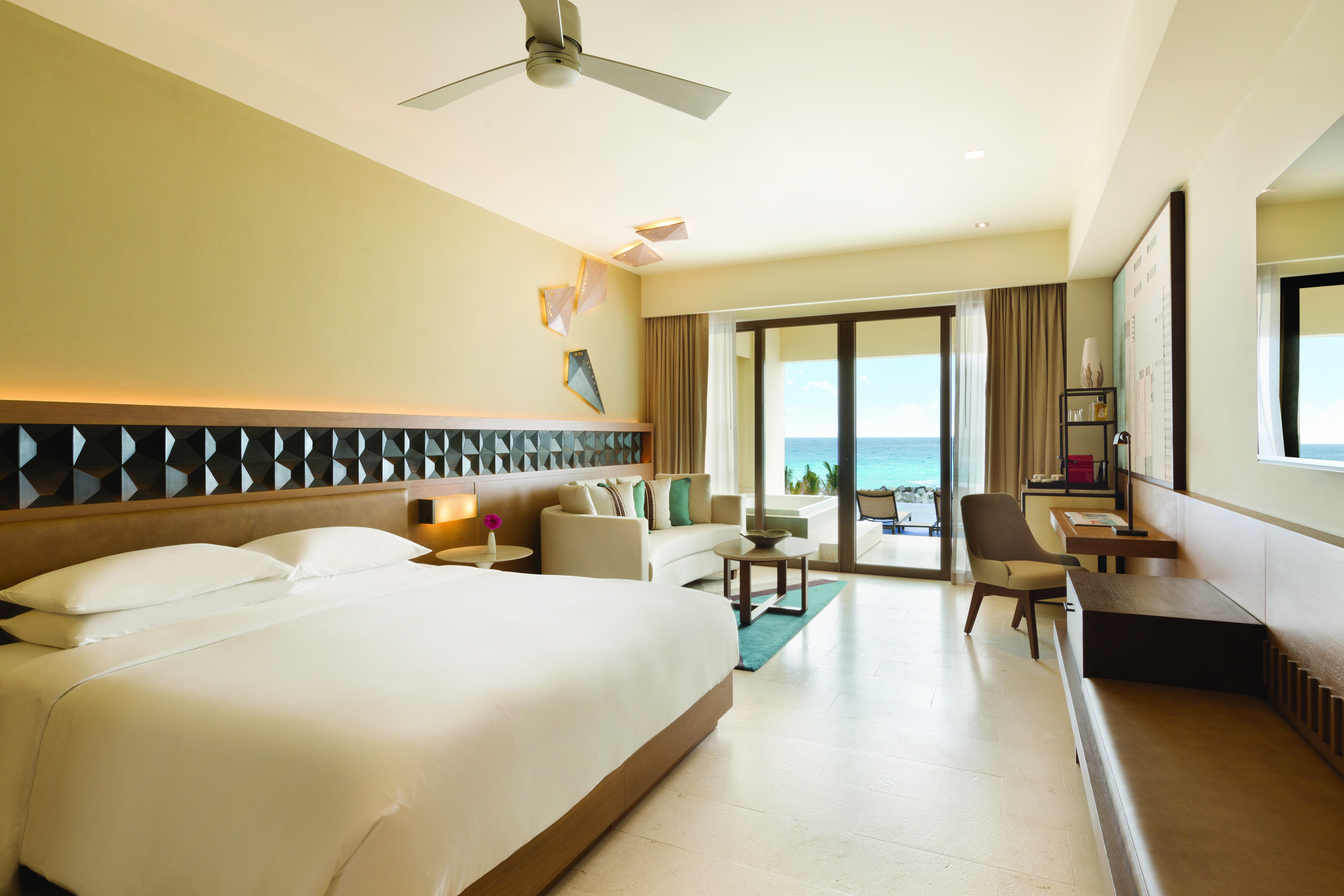 Hermosa suite swim-up en la torre Turquoize.